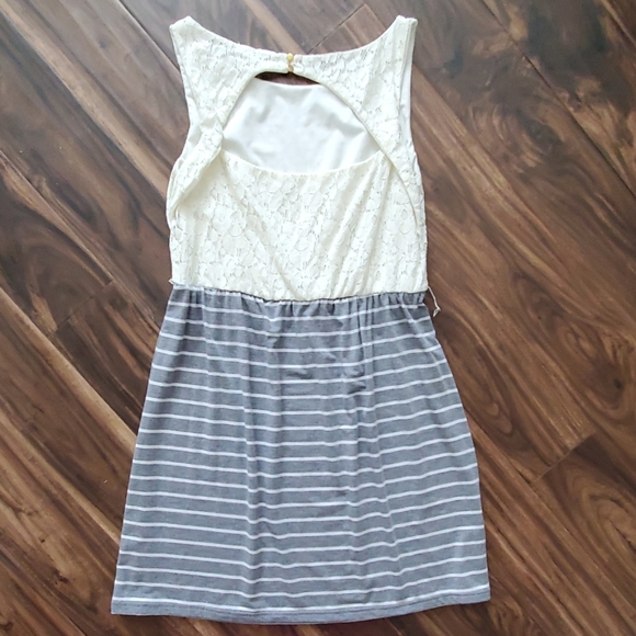 Dress - Picture 3 of 3